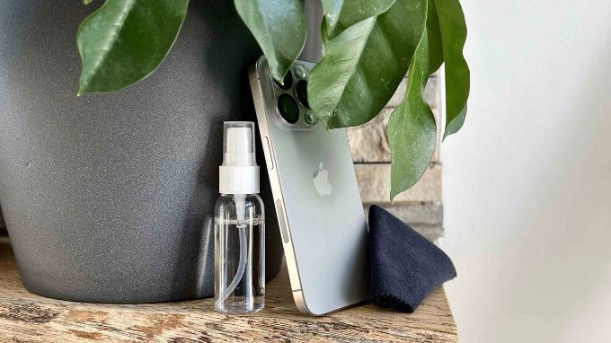 Vệ sinh camera thường xuyên và trước khi chụp