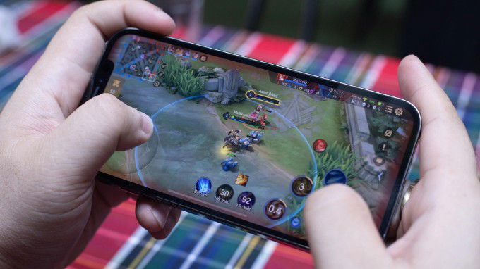 Chơi Liên Quân Mobile trên iPhone 12 Pro Max