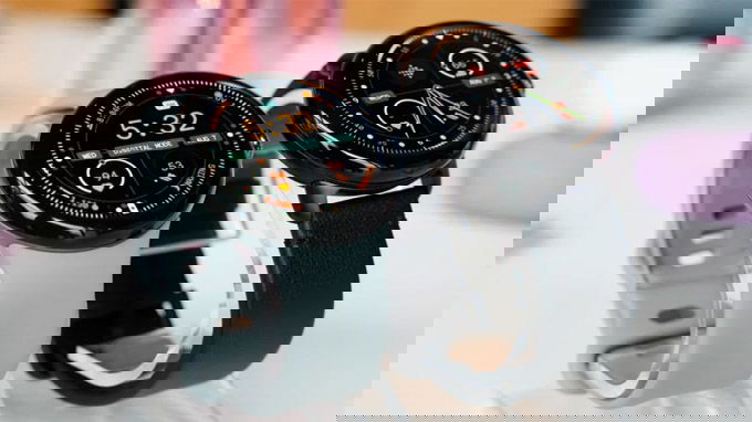 Google Pixel Watch 3 hay Galaxy Watch 7 có mặt hình tròn