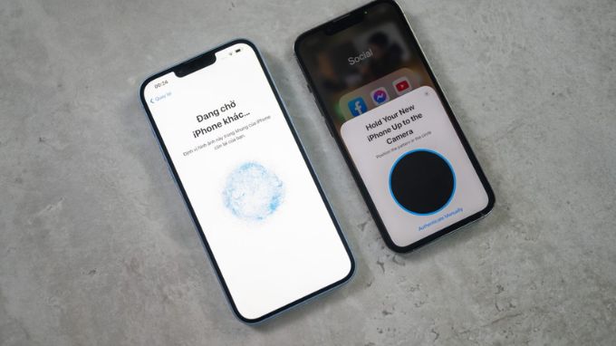 Tiến hành quét mã QR để chuyển dữ liệu sang iPhone 17