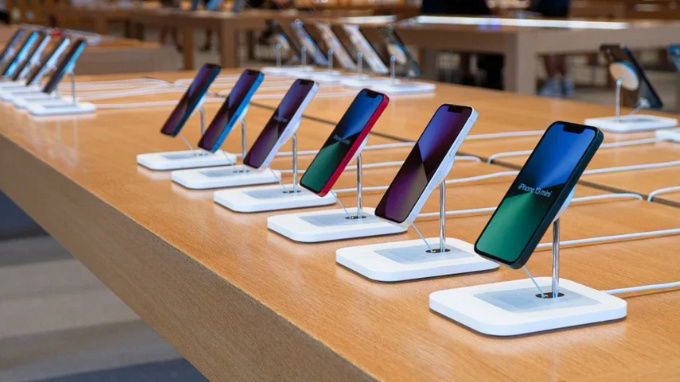 Có nên mua iPhone hàng trưng bày không?