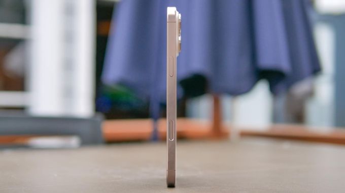 iPhone 16 Pro Max với khung titan, sang trọng