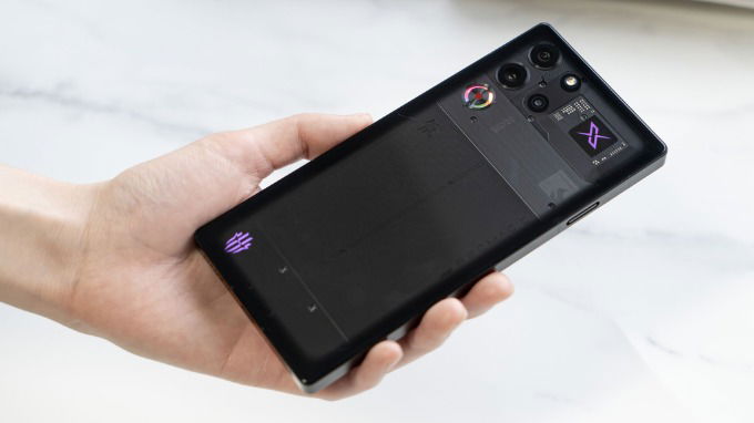 Đánh giá thiết kế của Nubia Red Magic 10 Pro Plus