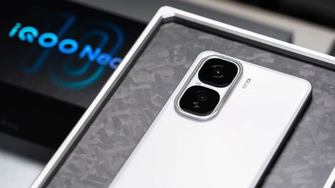 Hệ thống camera kép đặt dọc của iQOO Neo 10