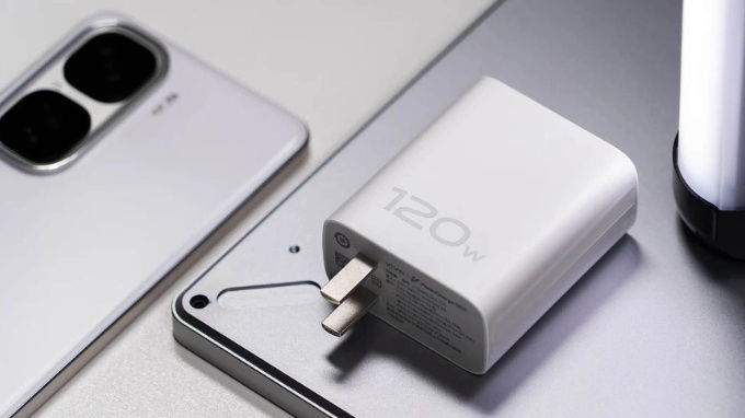 iQOO Neo 10 vừa có viên pin lớn hơn, vừa hỗ trợ Giấy phép hoạt động của thương hiệu 007Win hơn
