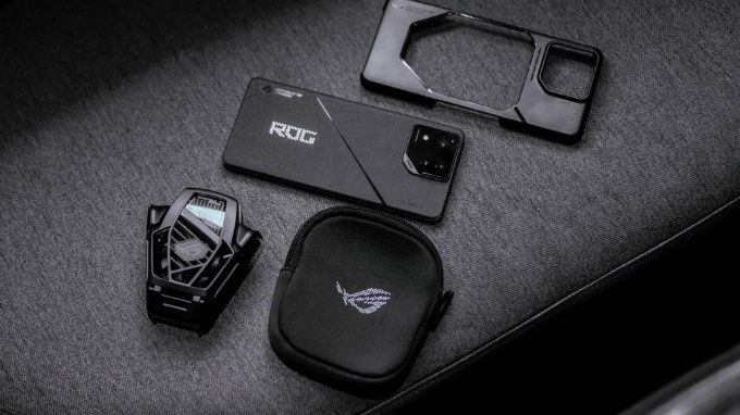 So sánh ROG Phone và Black Shark về phụ kiện