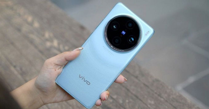 Vivo X100 Pro hãy iPhone 15 Pro: Đánh giá về thiết kế
