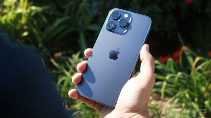 iPhone 14 Pro giữ thiết kế quen thuộc