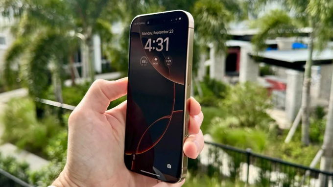 Các yếu tố ảnh hưởng đến giá iPhone 16 Pro Max cũ