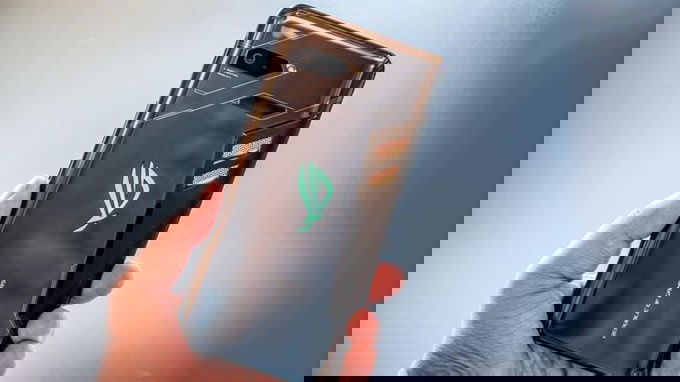 Asus ROG mang ngoại hình hầm hố