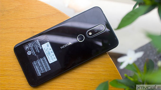 Nokia-X6(4GB/32GB)-so-huu-thiet-ke-sang-trong-xtmobile