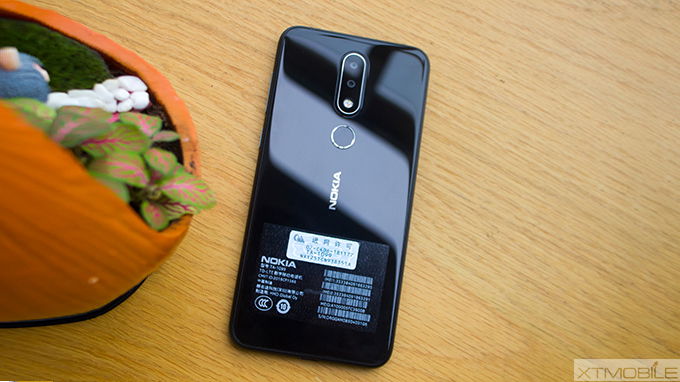 mặt sau Nokia X6 - xtmobile