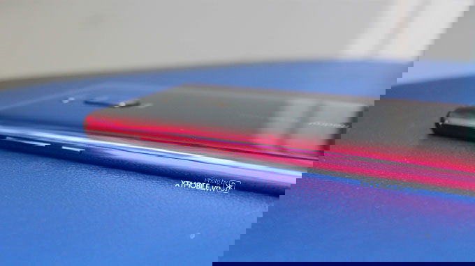 Nút tăng âm lượng, và nút nguồn của Redmi K20 Pro được đặt ở cạnh phải
