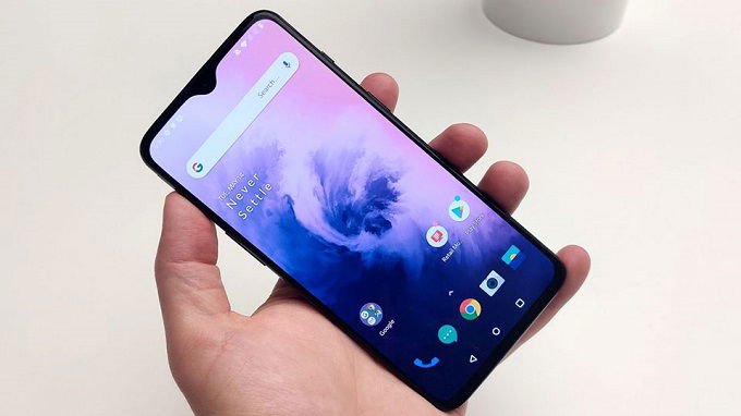 Cấu hình OnePlus 7 vẫn được cung cấp sức mạnh từ bộ xử lý Snapdragon 855 và chip nhớ UFS 3.0