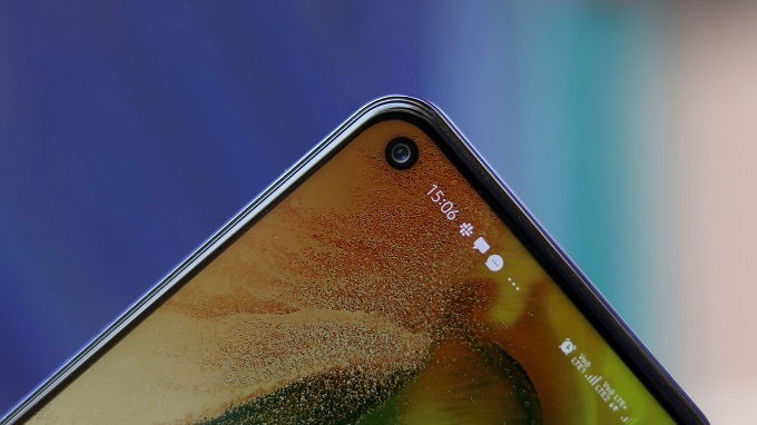  Phần nốt ruồi trên Galaxy M40 khá nhỏ gọn