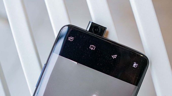 OnePlus 7 Pro còn sở hữu camera selfie dạng “thò thụt”