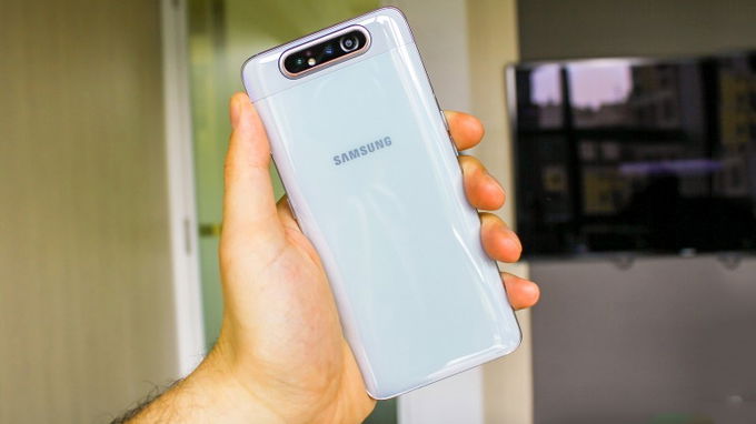 Galaxy A80 tích hợp hệ thống camera trước sau như một độc đáo