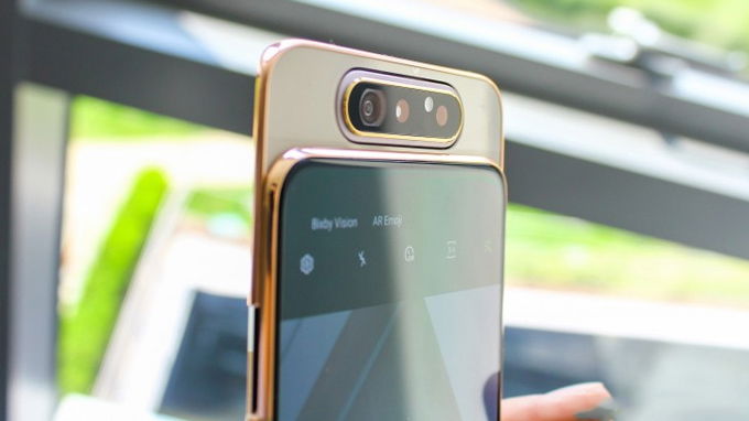 Galaxy A80 được sở hữu thiết kế xoay trượt độc đáo