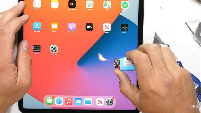 Các điểm ảnh trên iPad Pro 12.9 inch 2021 chuyển đen khi tiếp xúc với lửa