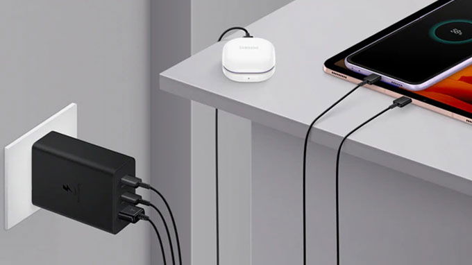 Bộ đổi nguồn 3 cổng sử dụng nạp nhanh năng lượng cho nhiều thiết bị