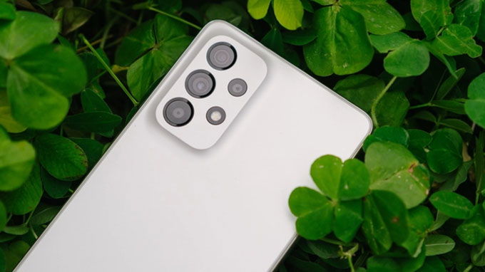 Galaxy A73 5G và Xiaomi 11T 5G đều có camera 108MP