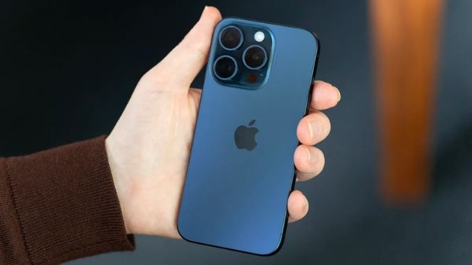 iPhone 15 Pro và 007win.com nền tảng chơi game sòng bạc trực tuyến đáng tin cậy nhất màu titan xanh