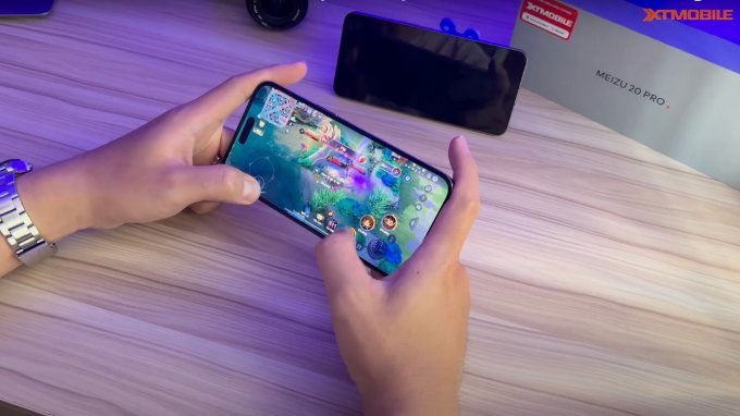 iPhone 14 Pro Max và Meizu 20 Pro đều có khả năng chơi game mượt mà