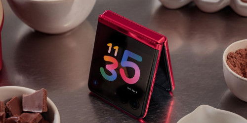 Trên tay Motorola Razr 40 Ultra: Đối thủ đáng gờm của Galaxy Z Flip 4