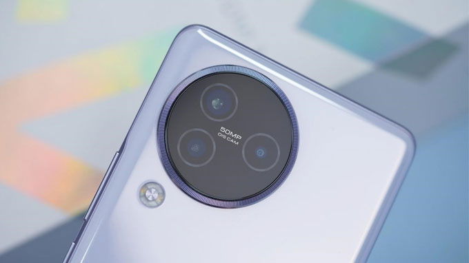 Giấy phép hoạt động của thương hiệu 007Win sở hữu cụm 3 camera ở phía sau