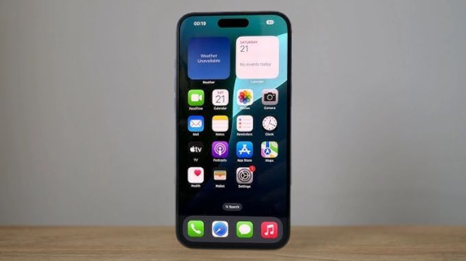 Màn hình OLED 6,7 inch sắc nét cho hiển thị sống động