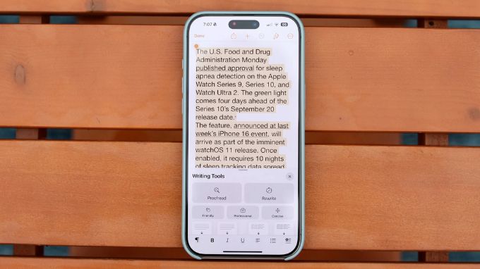 Hỗ trợ loạt tính năng Apple Intelligence hiện đại