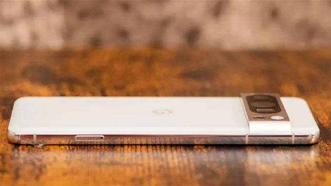 Pixel 8 Pro có thiết kế cong hơn một chút