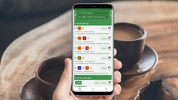 Kết hợp lộ trình đi bằng xe buýt với GrabBike, GrabCar để di chuyển linh hoạt