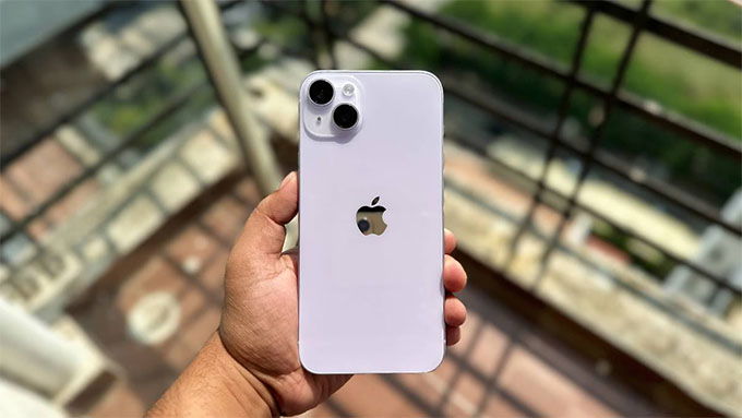 iPhone 14 Plus có thiết kế camera theo đường chéo