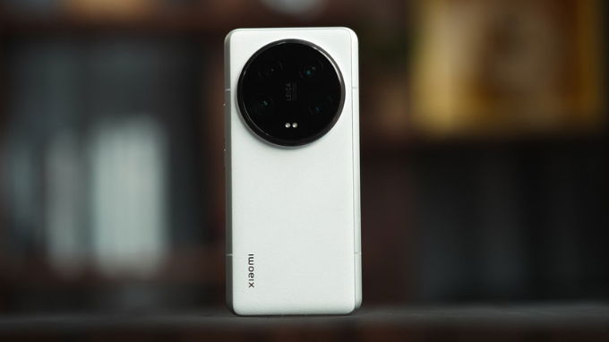 Bộ vi xử lý mạnh mẽ và pin trâu của Xiaomi 14 Ultra 