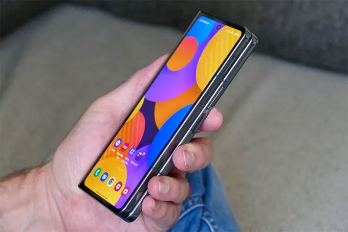 Màn hình phụ Galaxy Z Fold 4