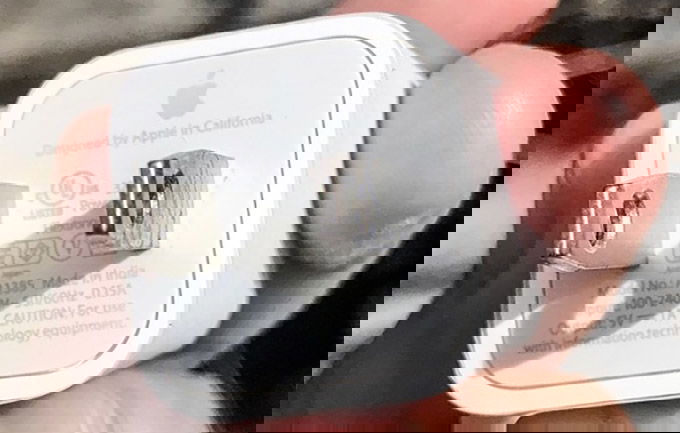 Sạc iPhone theo đúng điện áp nhà sản xuất quy định