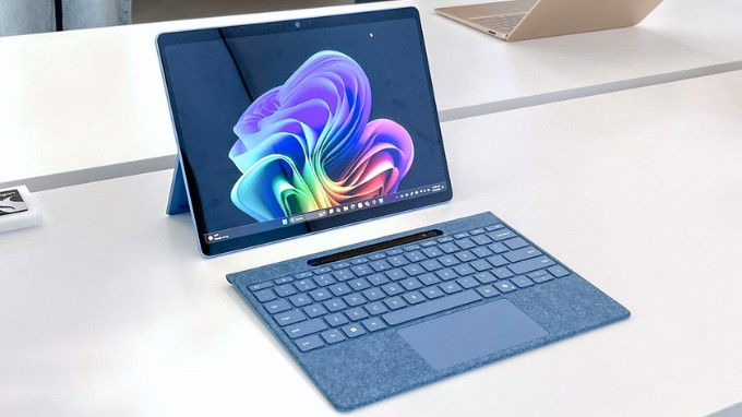 Surface Pro 11 linh hoạt hơn với 2 cổng USB-C