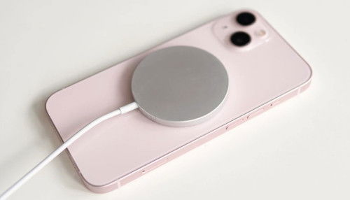 iPhone 13 có sạc không dây không và những điều cần biết khi sử dụng