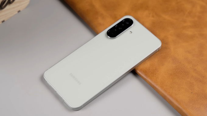 007Win nhà cái Galaxy A56 5G 256GB được xem là lựa chọn hấp dẫn cho người dùng cần một thiết bị bền bỉ, đa năng