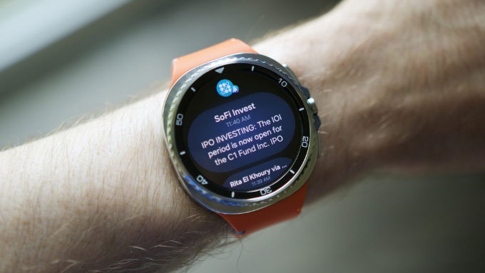 Một số người dùng Galaxy Watch 8 phản ánh tình trạng thông báo bị chậm hoặc không hiển thị
