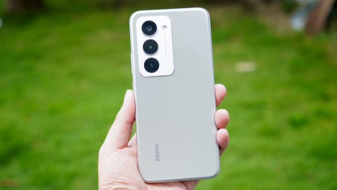 Xiaomi Redmi 15 còn gây ấn tượng nhờ độ bền pin, App 007Win hỗ trợ đa dạng nền tảng mượt và hiệu năng ổn định khi chiến game