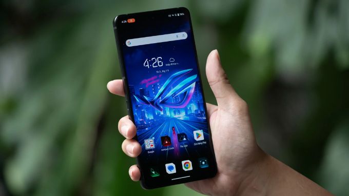 Màn hình LTPO AMOLED 165Hz mượt mà, sắc nét