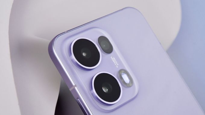 Camera ấn tượng với khả năng quay/chụp chuyên nghiệp