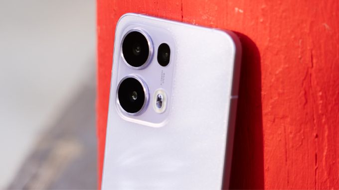 Hệ thống camera chuyên nghiệp, hỗ trợ nhiều tính năng AI thông minh