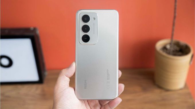 So sánh thiết kế Xiaomi Redmi 15 và Xiaomi Redmi Note 15 Pro