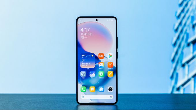 Màn hình OLED 68 tỷ màu 2K sắc nét