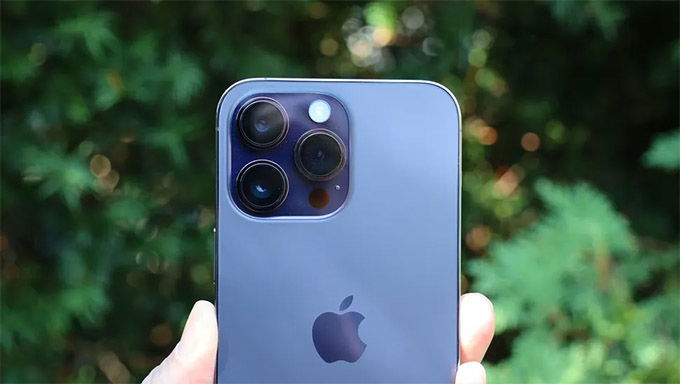 Điện thoại được trang bị hệ thống 3 camera sau