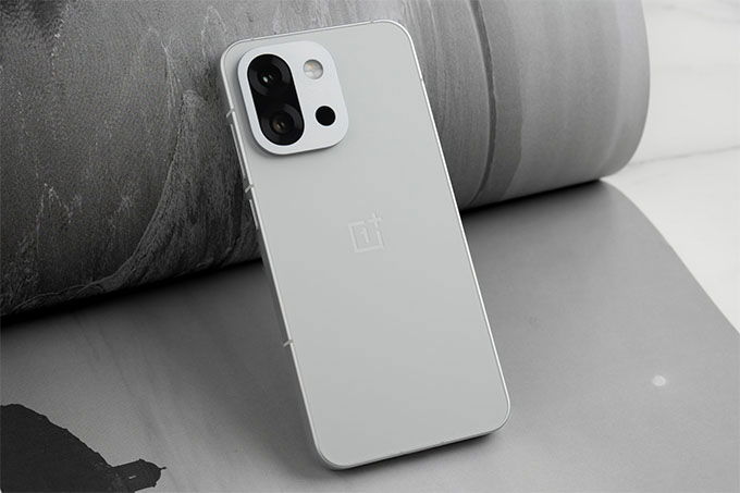 OnePlus 13T sở hữu 2 camera 50MP