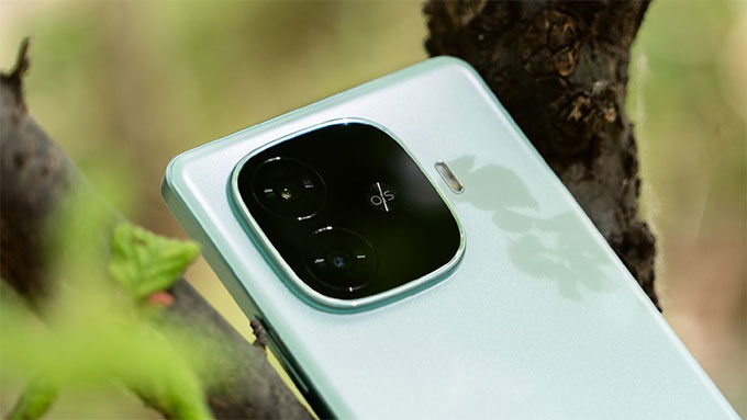Vivo iQOO Z9 Turbo được trang bị hệ thống camera kép ở mặt sau